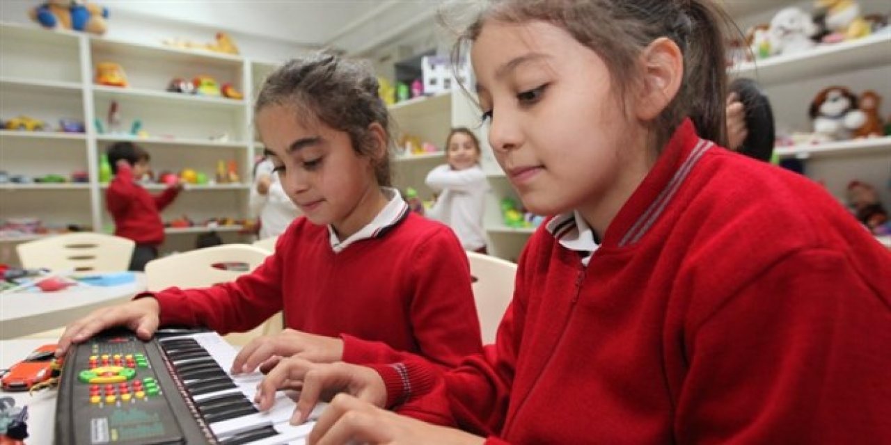 Okullarda yeni dönem: Karne öncesi "kış şenliği" etkinlikleri