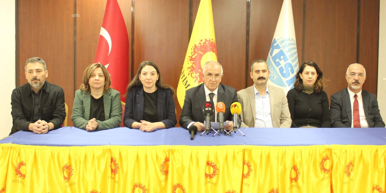 Eğitim-Sen'den MEB'e Kırık Not! 2023/2024 Eğitim-Öğretim Yılı 1. Yarıyıl Değerlendirmesi!