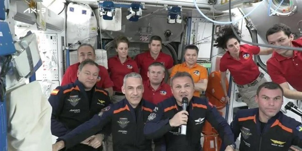 İlk Türk astronot Alper Gezeravcı sosyal medyadan soruları yanıtladı