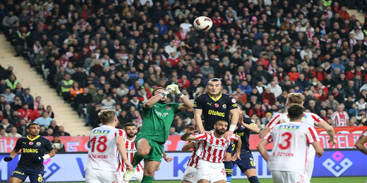 Fenerbahçe liderliğini sürdürdü! Antalyaspor 0-2 Fenerbahçe Maç Özeti!