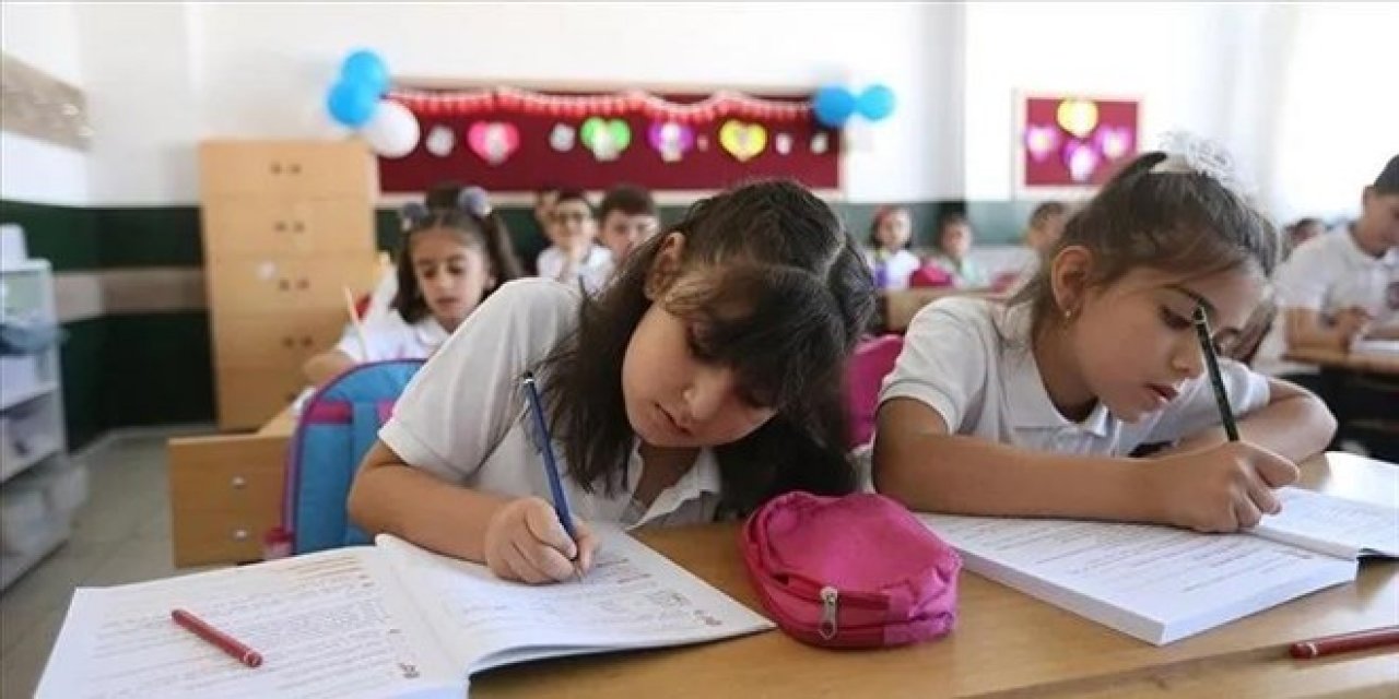 MEB'den ara tatil kararı! Tatil süresi kısalıyor, okul süresi artıyor