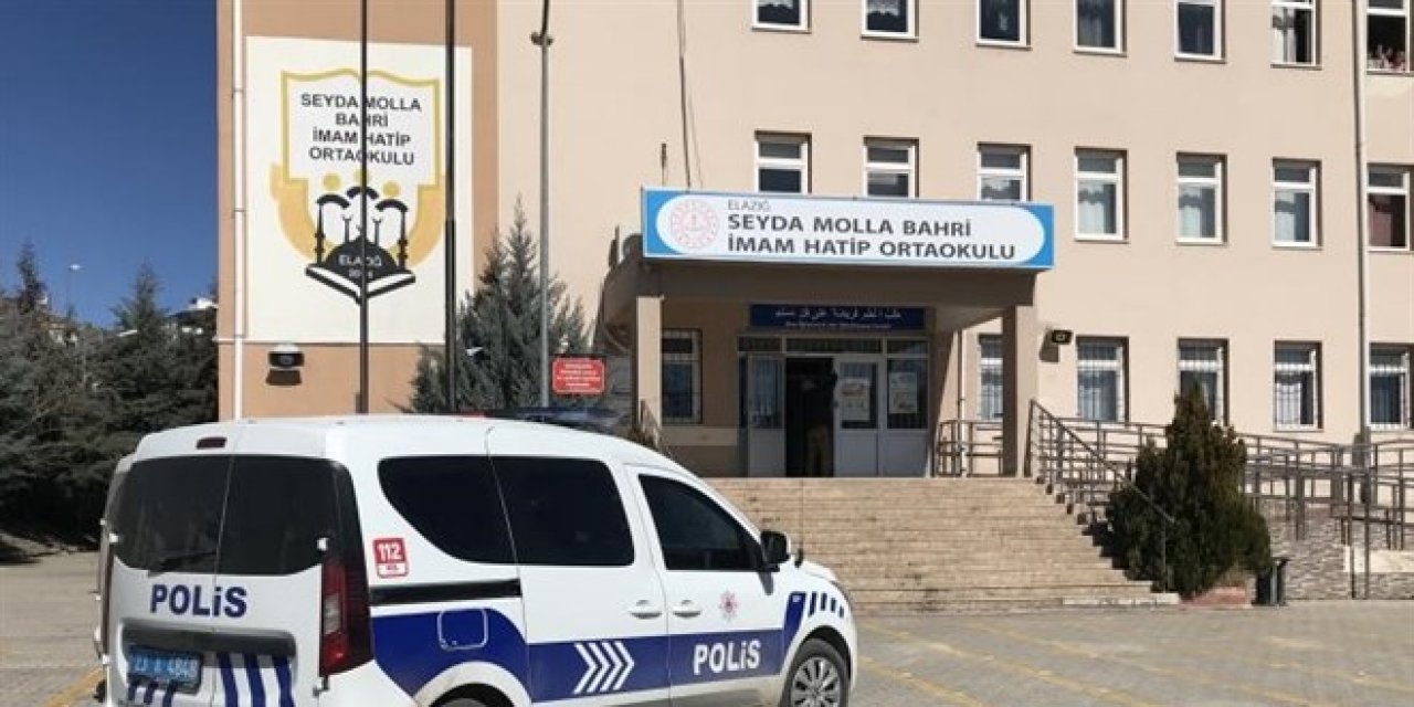 Ortaokul öğrencisi, okulda arkadaşını bıçakladı!