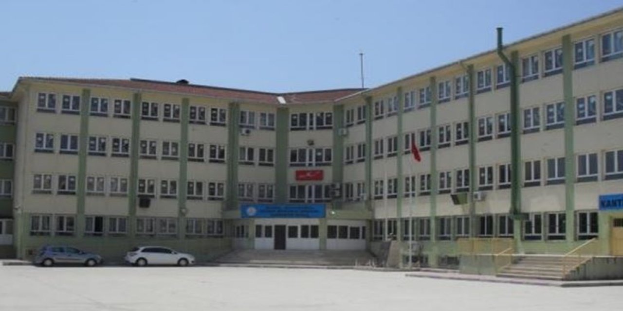 4 öğrenciyle bir veliyi darbettiği iddia edilen okul müdürü gözaltına alındı