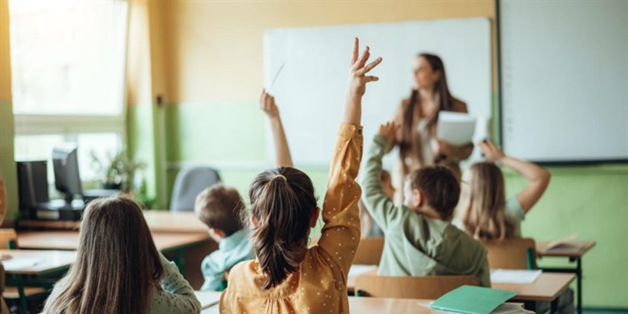 100 yılda öğrenci sayısı 53, öğretmen sayısı 93 kat arttı