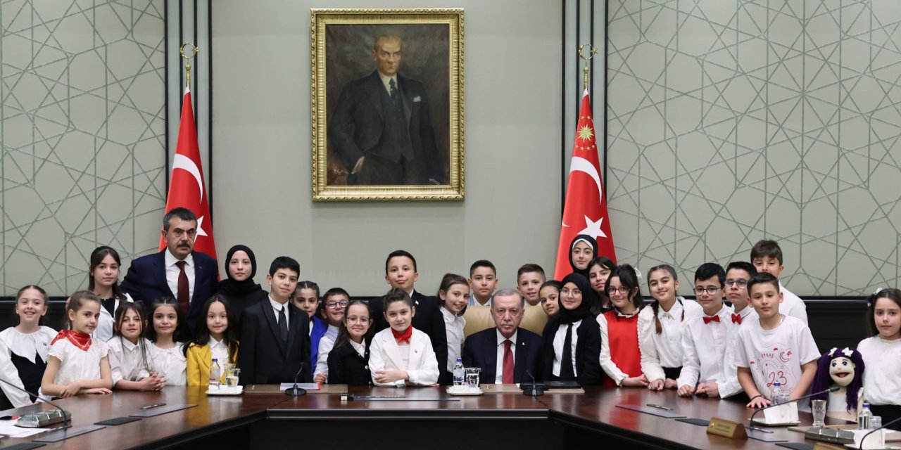 Cumhurbaşkanı Erdoğan, Bakan Tekin ve Beraberindeki Çocukları Kabul Etti