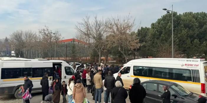 “Çocuğumu Almam Gerekiyor” Diyen Veliler Okullara Gelmeye Devam Ediyor