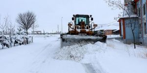 Bitlis'te eğitime bir gün kar engeli