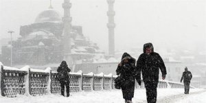 Kar İstanbul'u esir aldı: Otogarlardan çıkışlar durduruldu