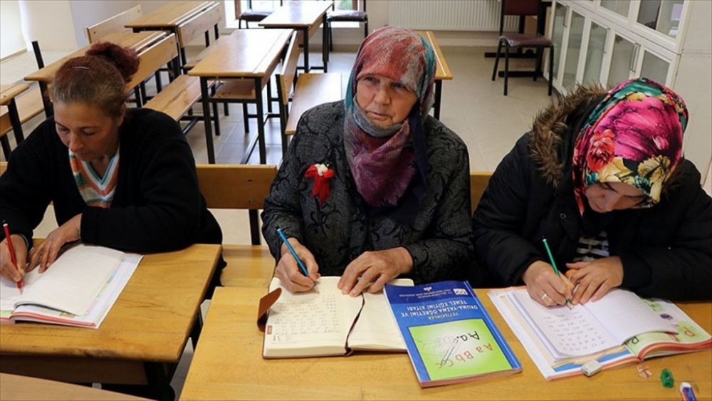 Okuma yazmayı 72 yaşında öğrendi