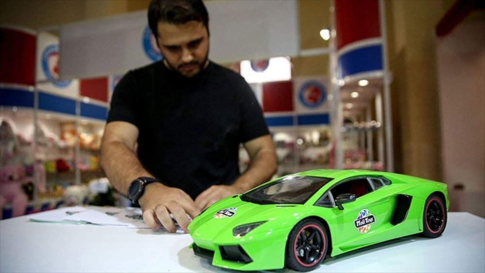 Türkiye'nin ilk yerli uzaktan kumandalı oyuncak arabası görücüye çıktı