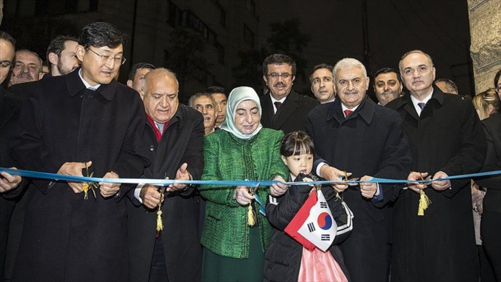 Başbakan Yıldırım büyükelçilik binasını 'Ayla' ile açtı