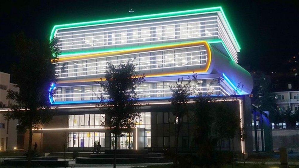 Kitap görünümlü kütüphane hizmete girdi